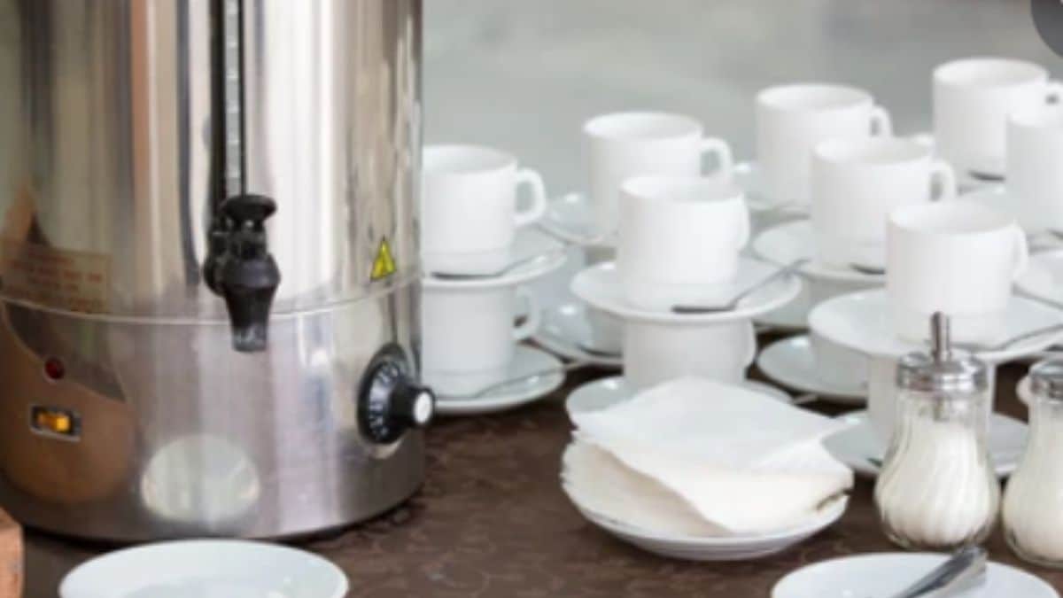 How to use a coffee urn