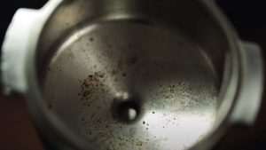 Read more about the article Cleaning portafilter between shots