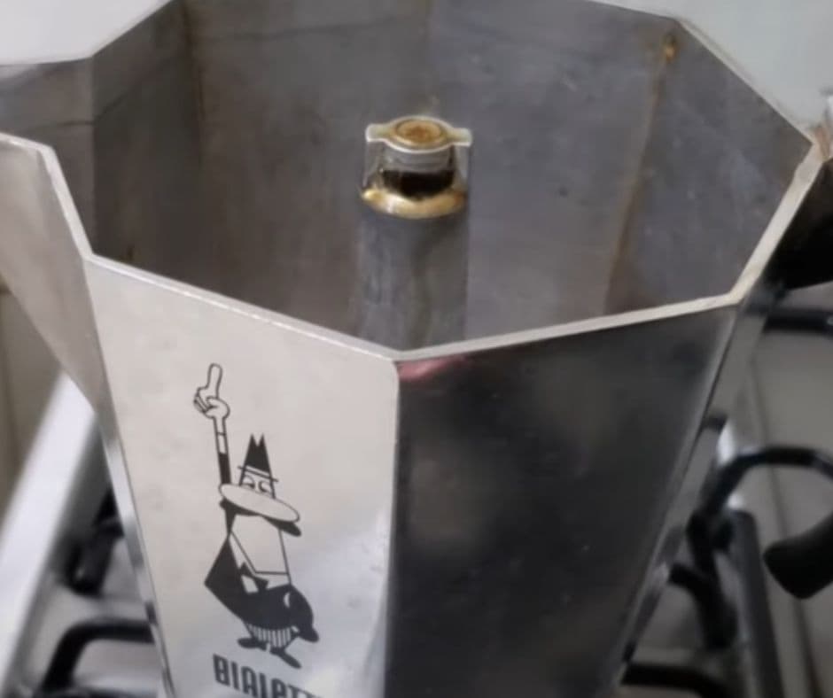 Is it normal for a Moka pot to leak