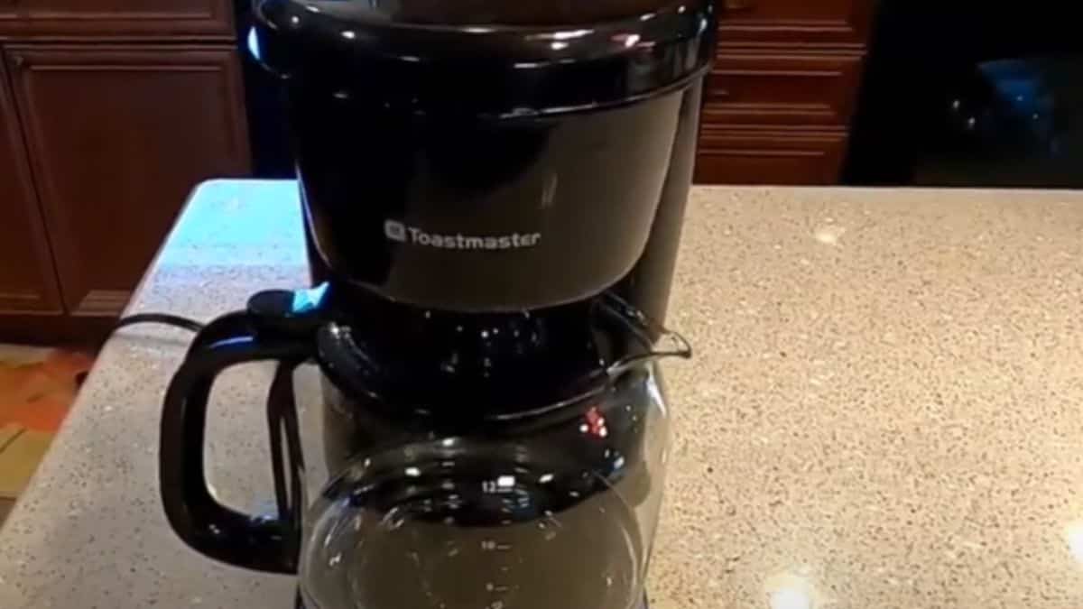 Toastmaster coffee pot keeps shutting off