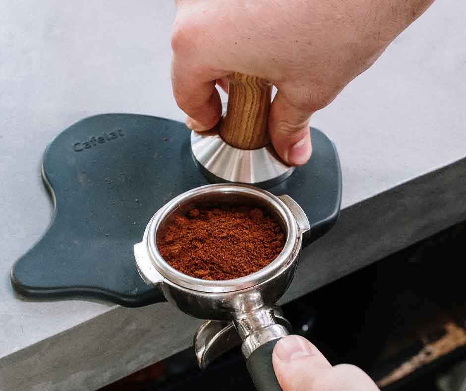 How to use coffee grounds for disposal