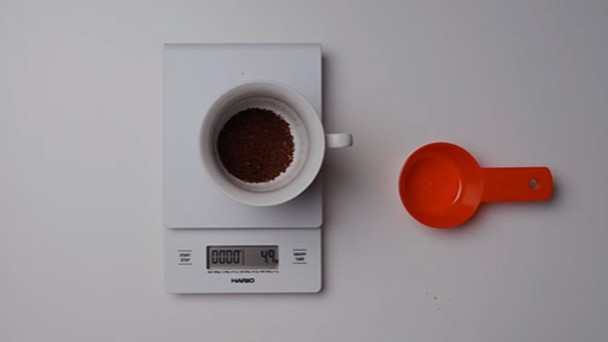 how much does ground coffee weigh