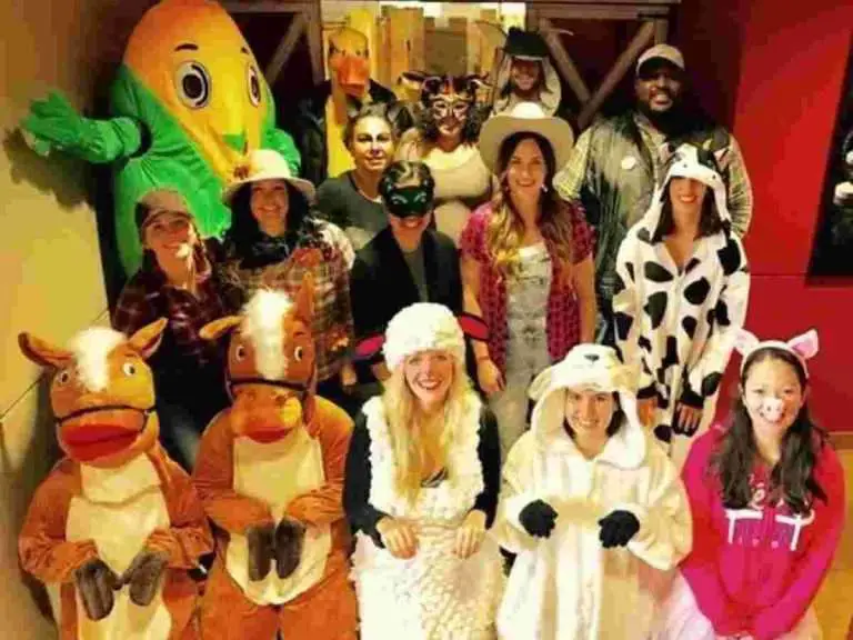 19 Large Group Halloween Costume Ideas That Will Make You the Life of ...