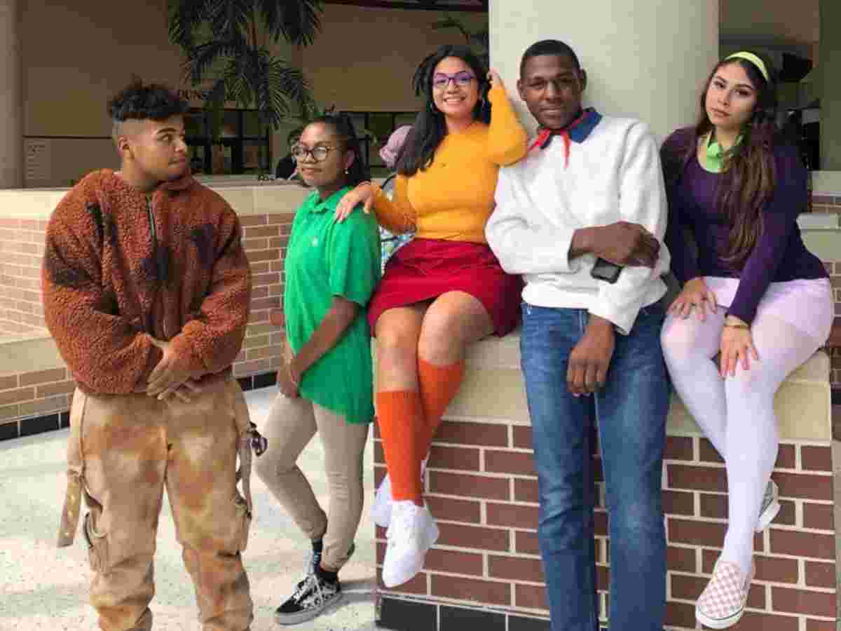 19 Large Group Halloween Costume Ideas That Will Make You the Life of ...